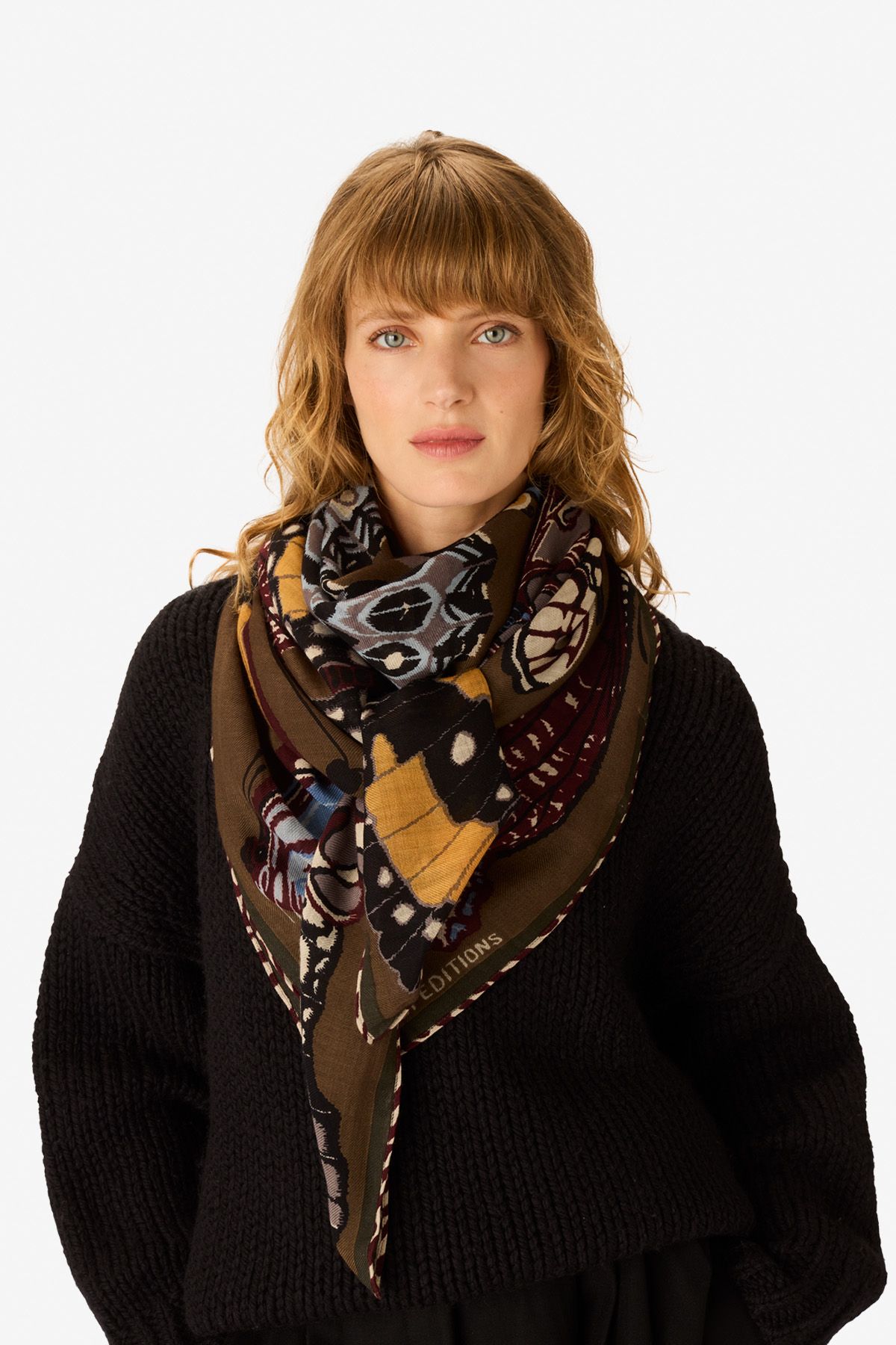 Carré - 130 - Papillons - Kaki