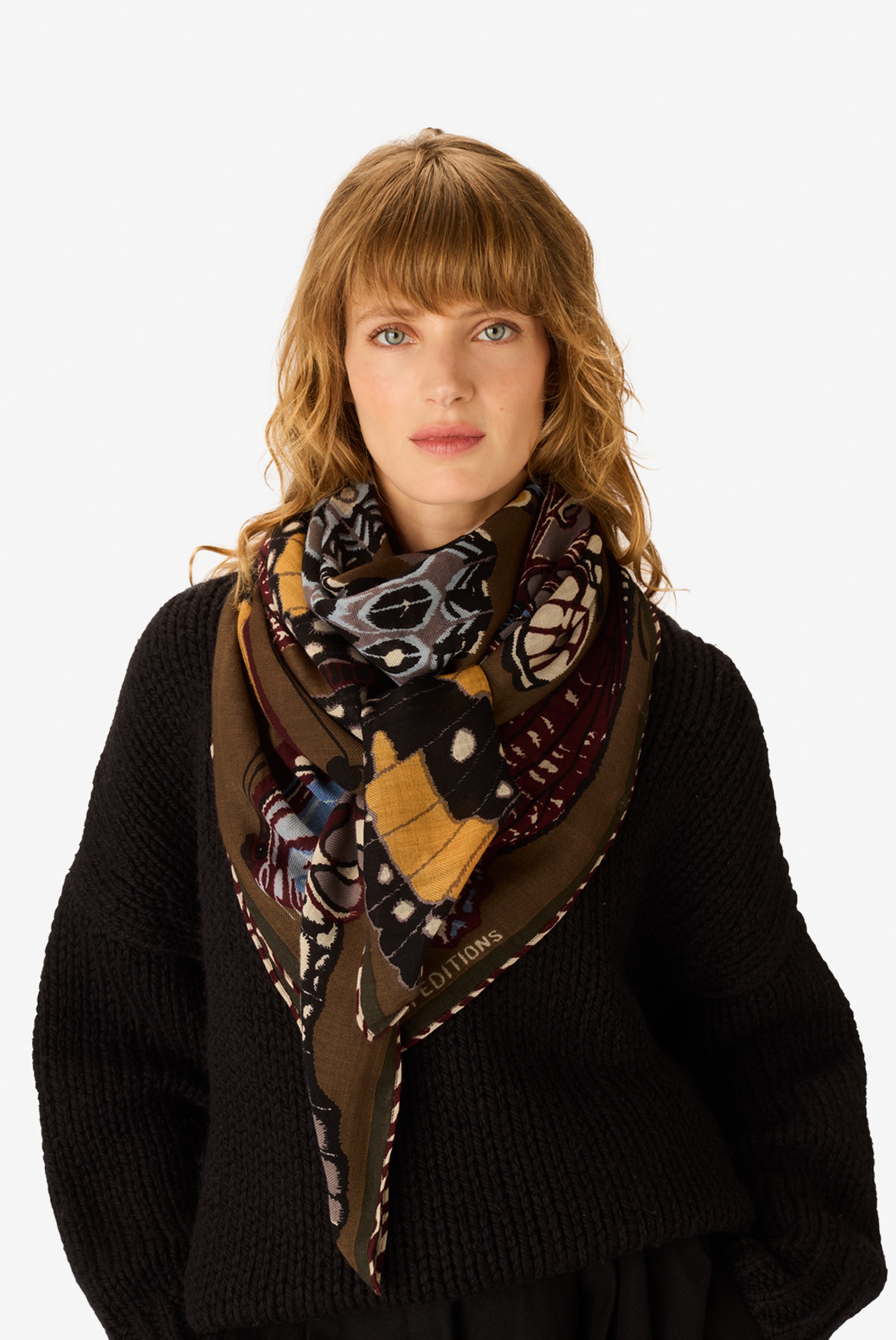 Carré - 130 - Papillons - Kaki