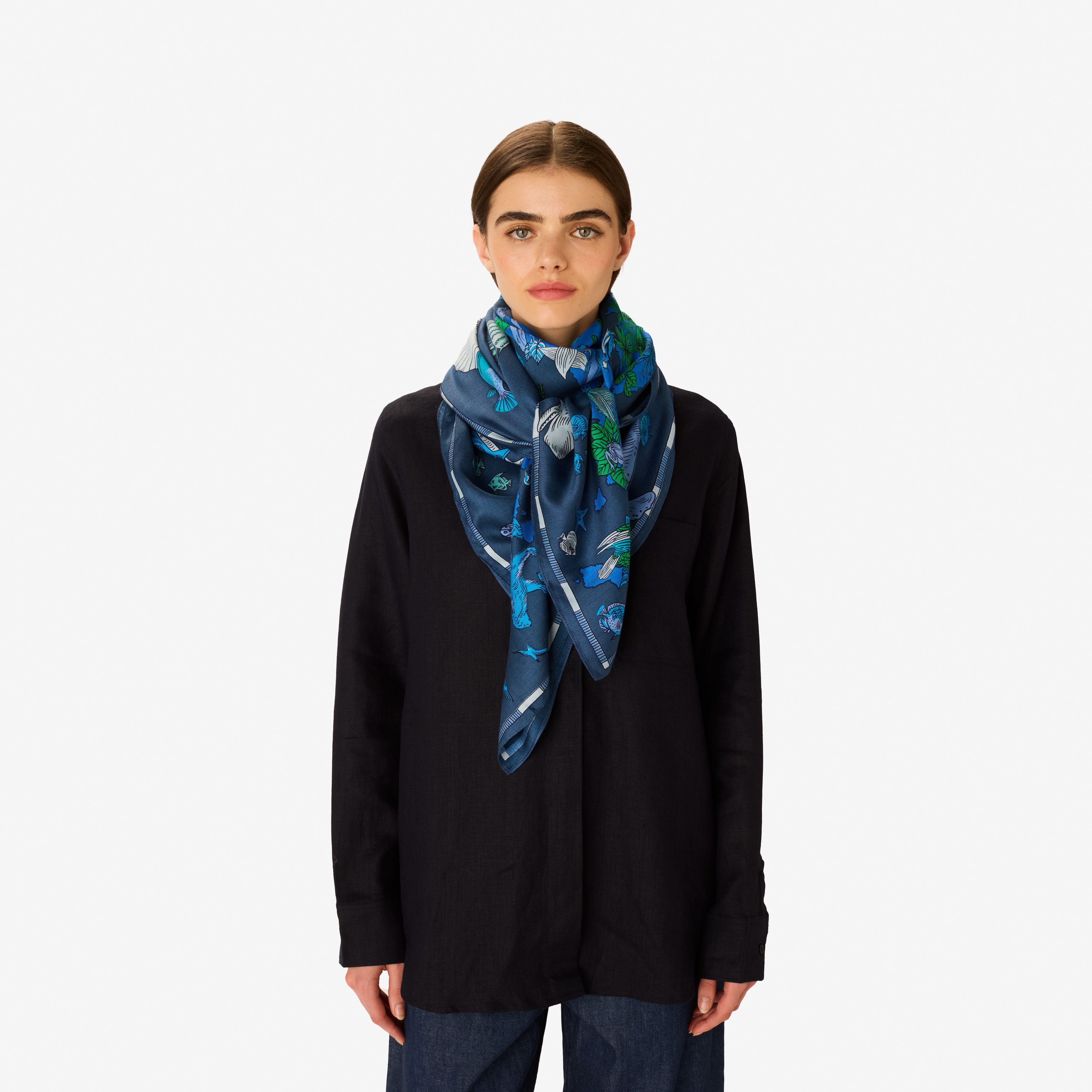 Carré 130 - Atlas - Bleu